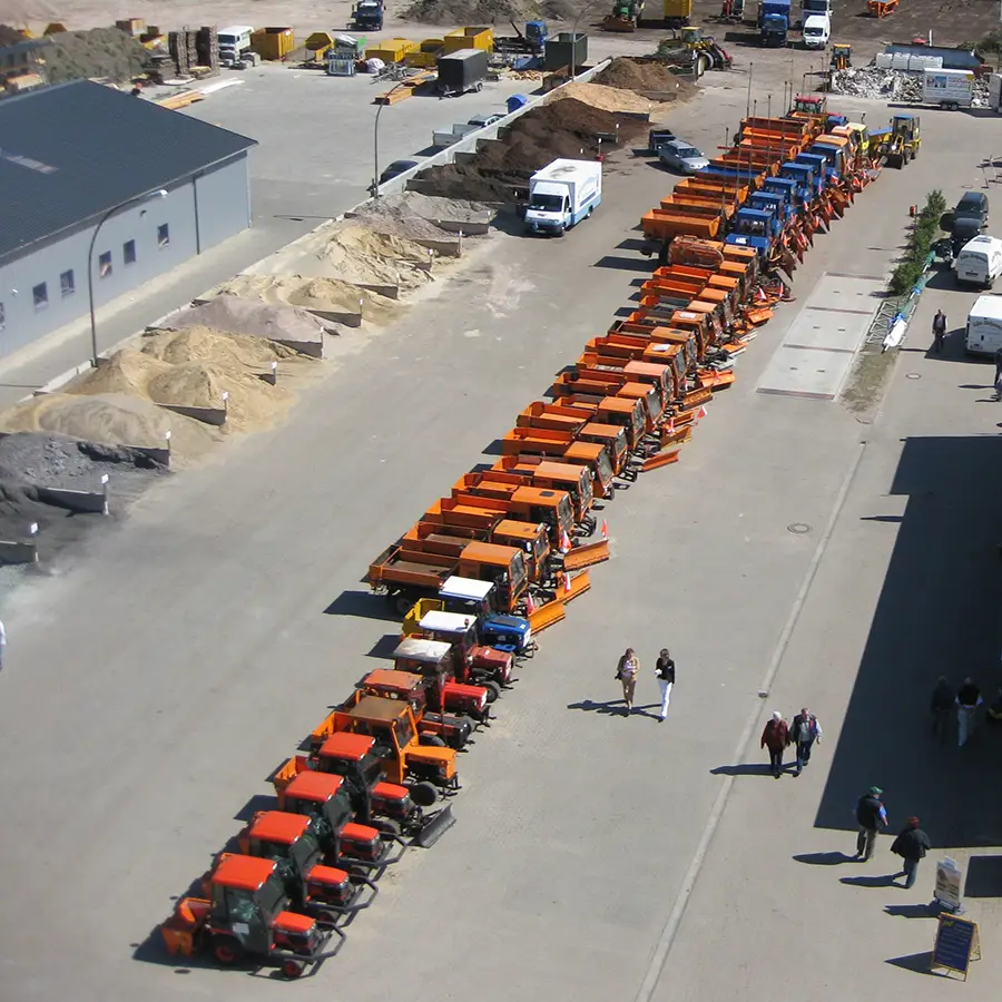 Gehwegraeumung_Schnee_schieben_Schneeraeumung_Geestland_Langen_Nordholz_Harrje_GmbH