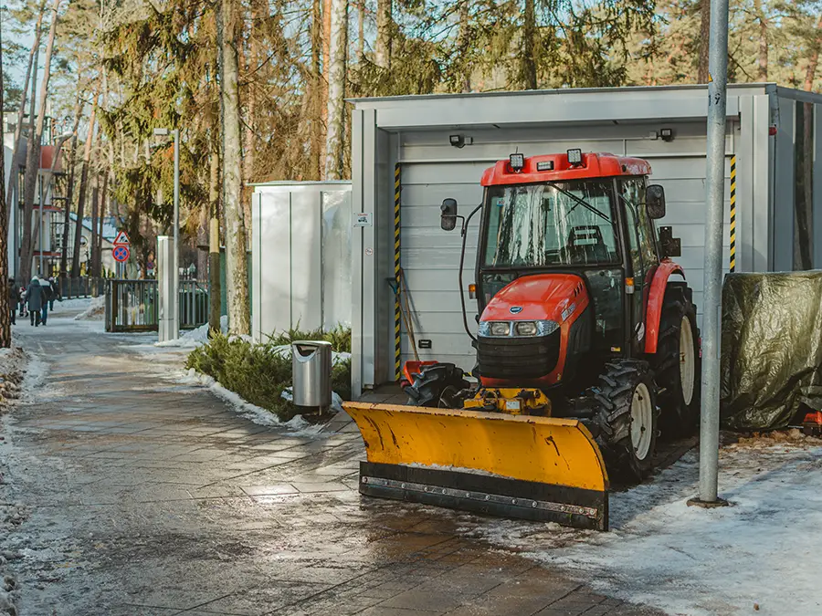 Gehwegraeumung_Streudienst_Parkplatzraeumung_Geestland_Nordholz_Bremerhaven_Harrje_GmbH